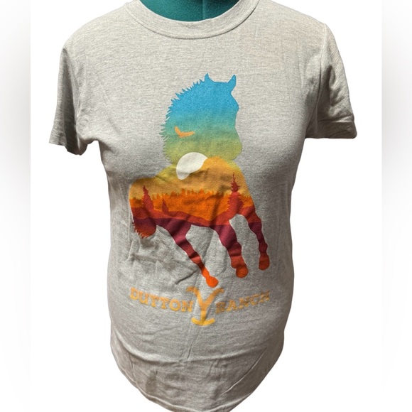 yellowstone Tops - NWT sz large Yellowstone Dutton Ranch T-shirt